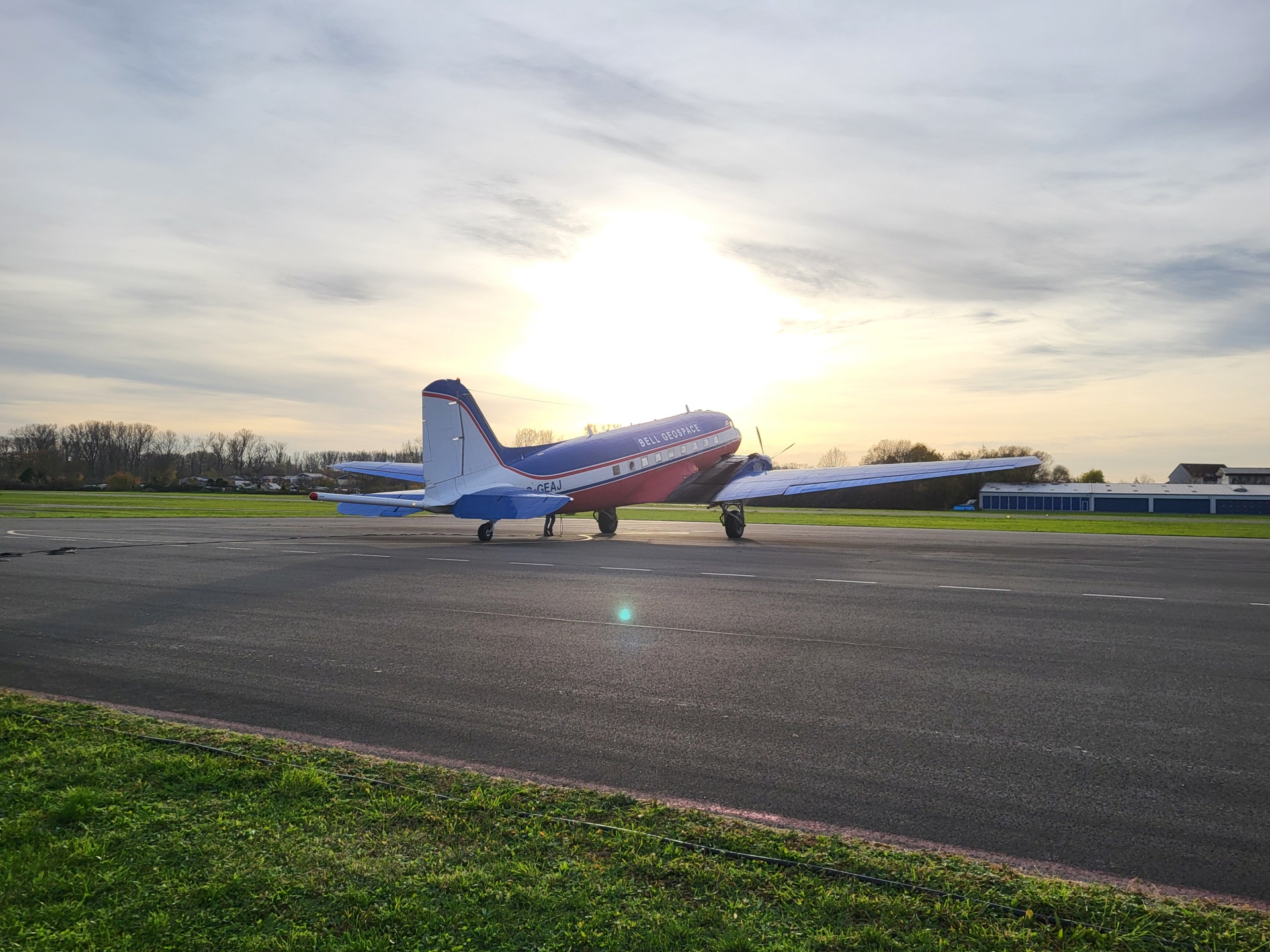 Für die Untersuchungen wird ein zweimotoriges Flugzeug des Typs Basler T67 (eine modernisierte DC-3) eingesetzt.